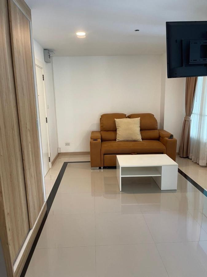 The Lux Ladprao 10 Banguecoque Exterior foto