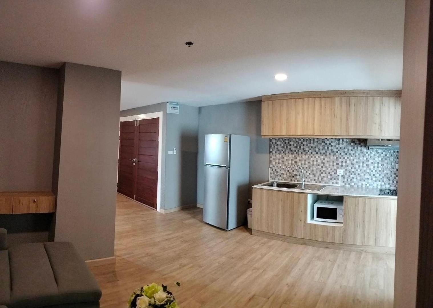 The Lux Ladprao 10 Banguecoque Exterior foto