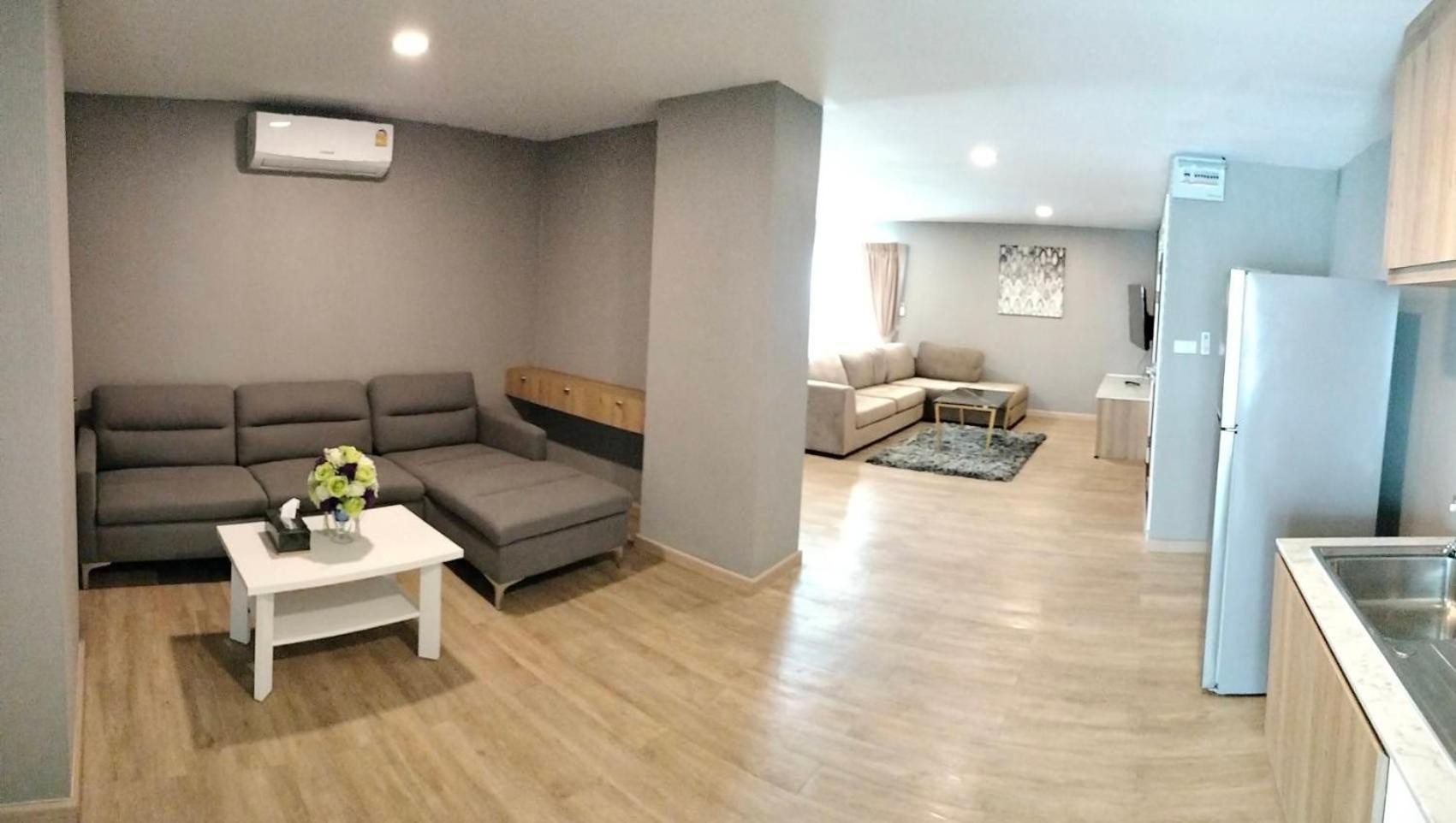 The Lux Ladprao 10 Banguecoque Exterior foto