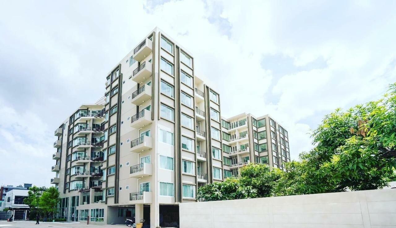 The Lux Ladprao 10 Banguecoque Exterior foto