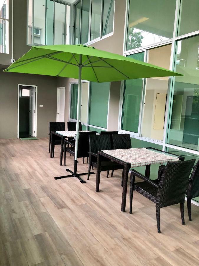 The Lux Ladprao 10 Banguecoque Exterior foto