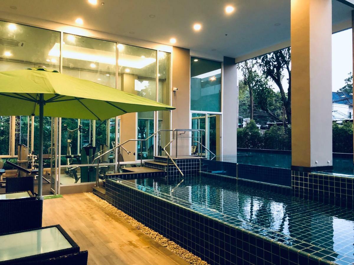 The Lux Ladprao 10 Banguecoque Exterior foto