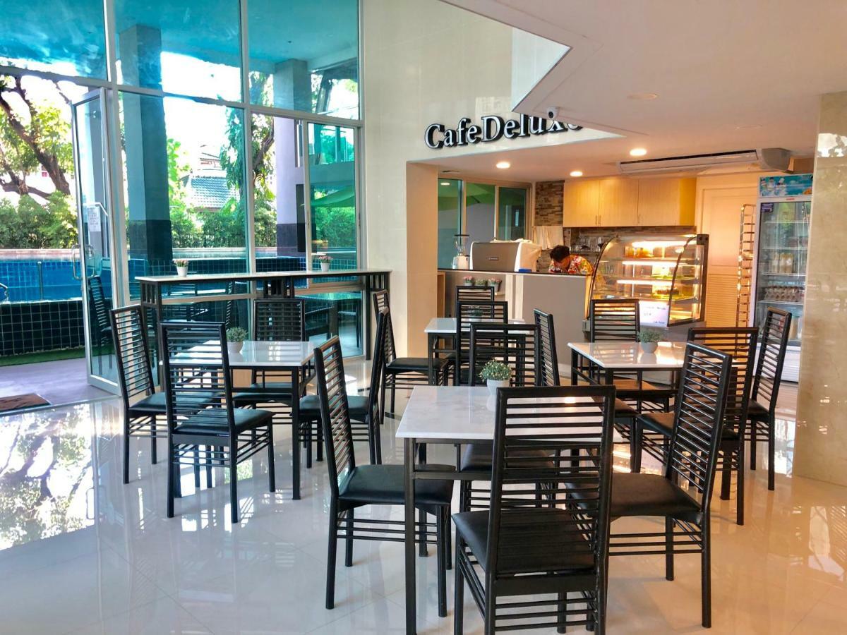 The Lux Ladprao 10 Banguecoque Exterior foto