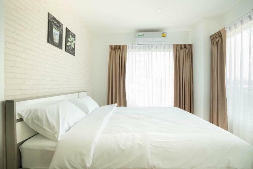 The Lux Ladprao 10 Banguecoque Exterior foto